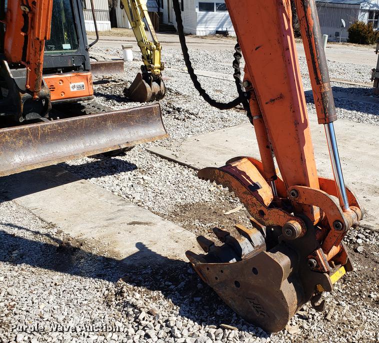 image for item DF3335 2008 Hitachi ZX35U mini excavator