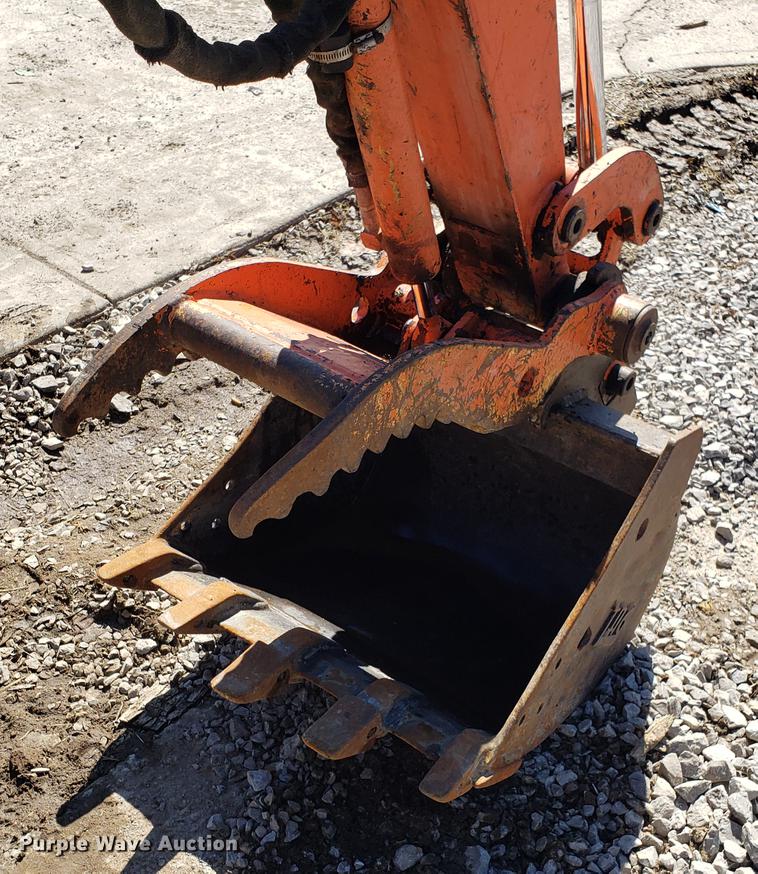 image for item DF3335 2008 Hitachi ZX35U mini excavator