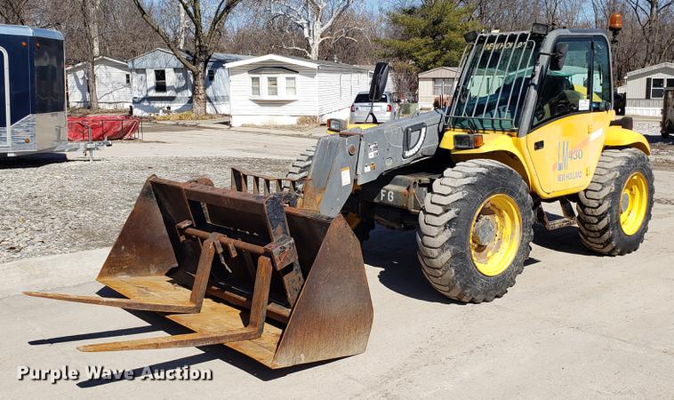 image for item DF3336 New Holland LM430 telehandler