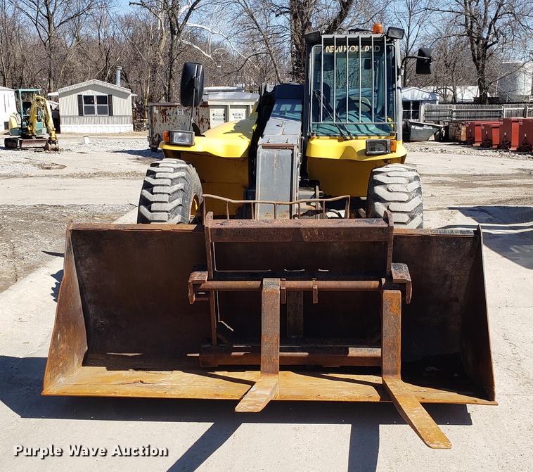 image for item DF3336 New Holland LM430 telehandler