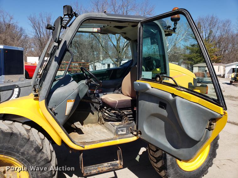 image for item DF3336 New Holland LM430 telehandler