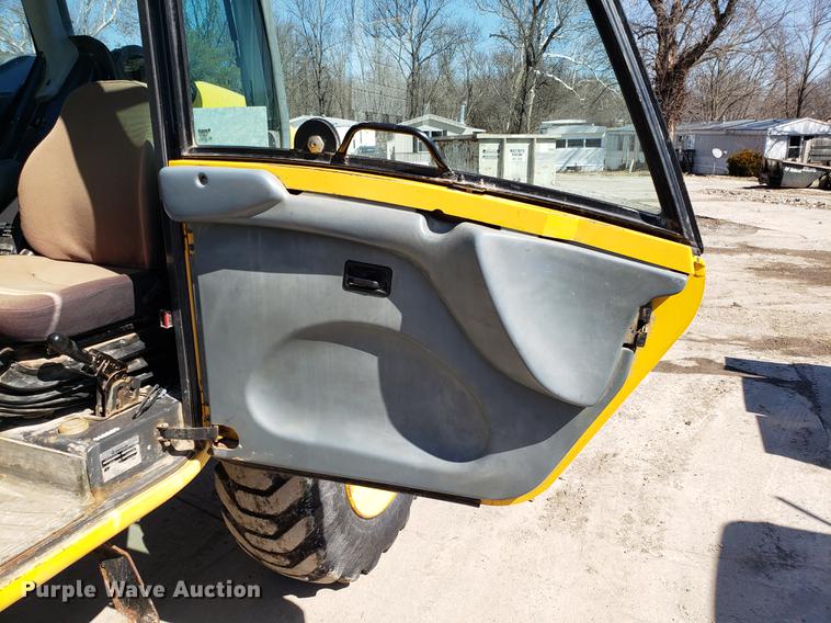 image for item DF3336 New Holland LM430 telehandler