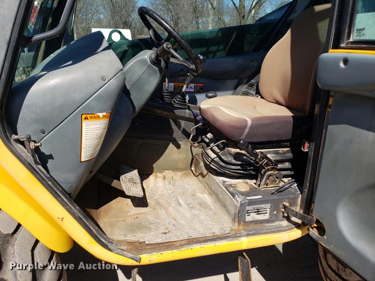 image for item DF3336 New Holland LM430 telehandler