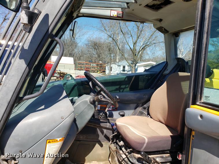 image for item DF3336 New Holland LM430 telehandler