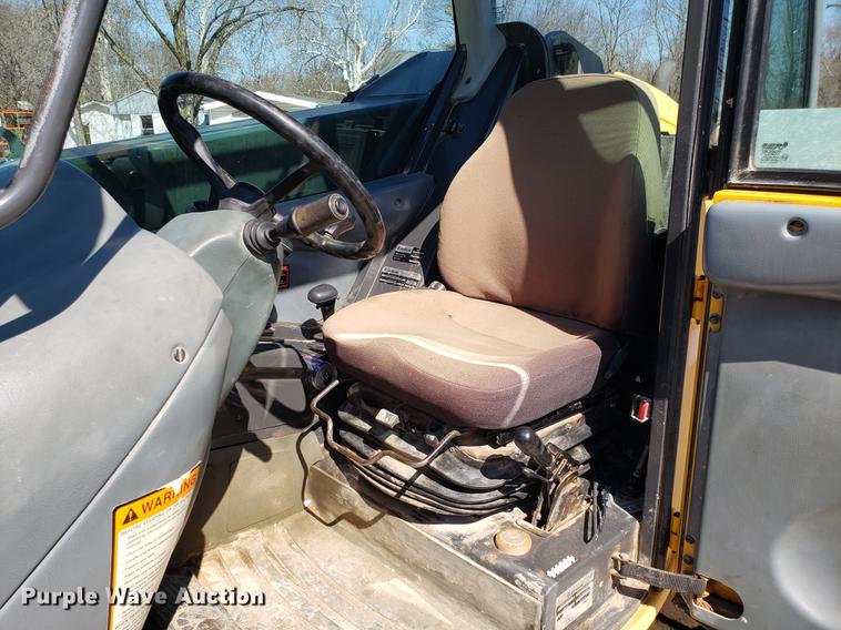 image for item DF3336 New Holland LM430 telehandler