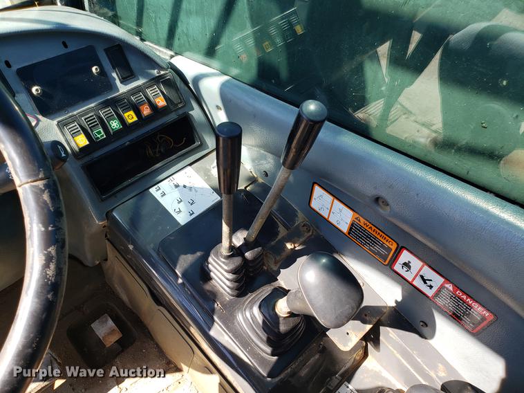 image for item DF3336 New Holland LM430 telehandler