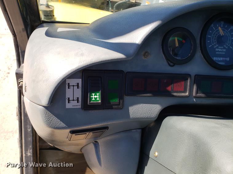 image for item DF3336 New Holland LM430 telehandler