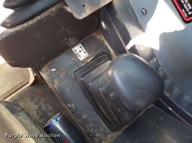 image for item DF3336 New Holland LM430 telehandler