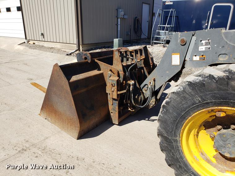 image for item DF3336 New Holland LM430 telehandler