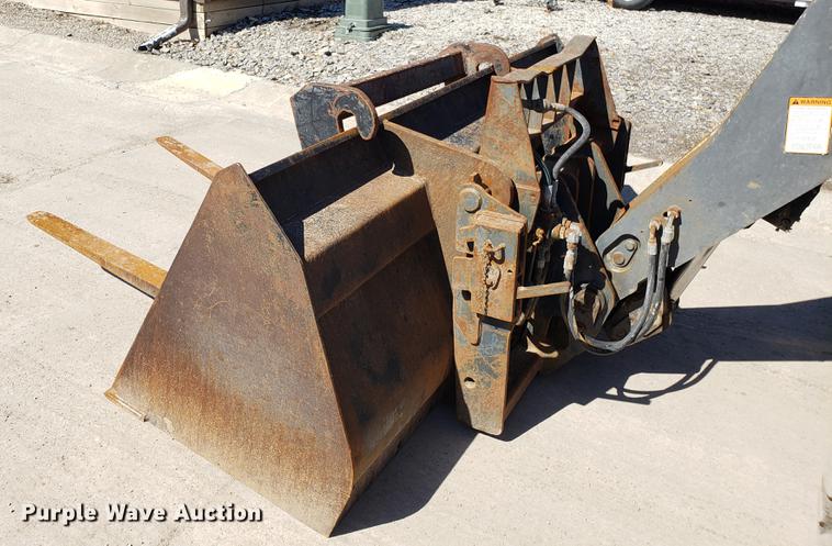 image for item DF3336 New Holland LM430 telehandler