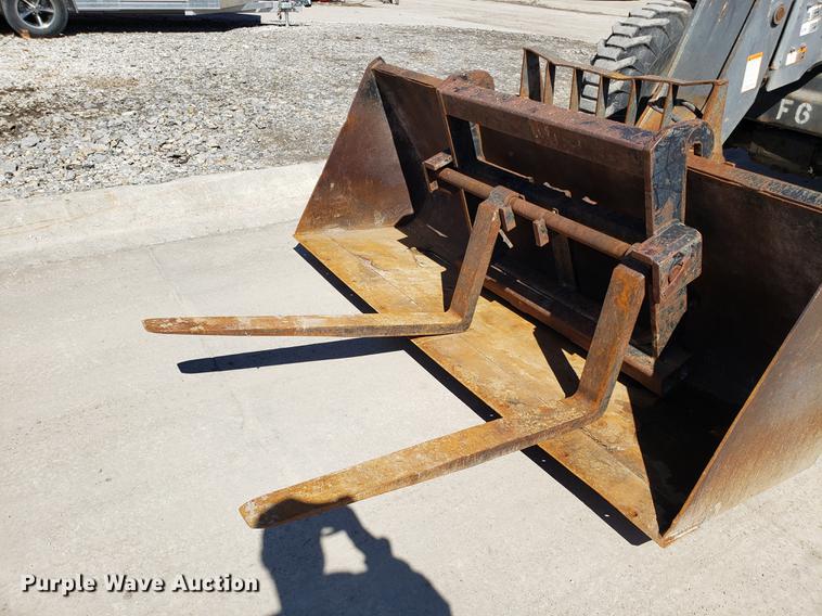 image for item DF3336 New Holland LM430 telehandler