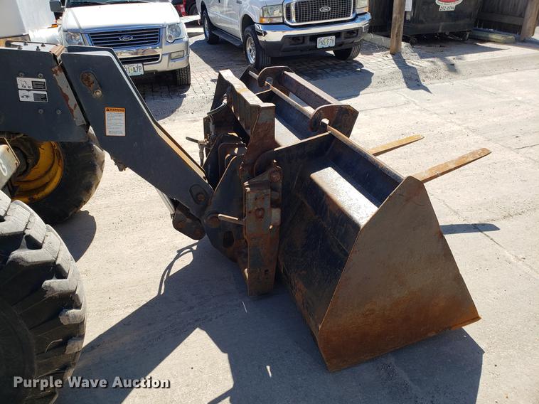 image for item DF3336 New Holland LM430 telehandler