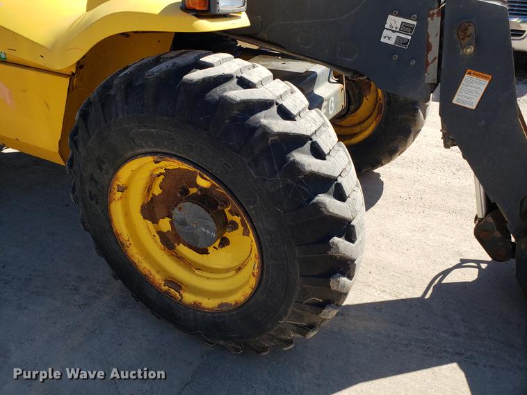 image for item DF3336 New Holland LM430 telehandler