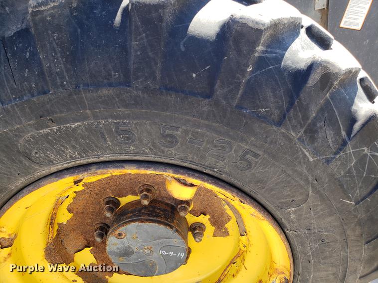 image for item DF3336 New Holland LM430 telehandler