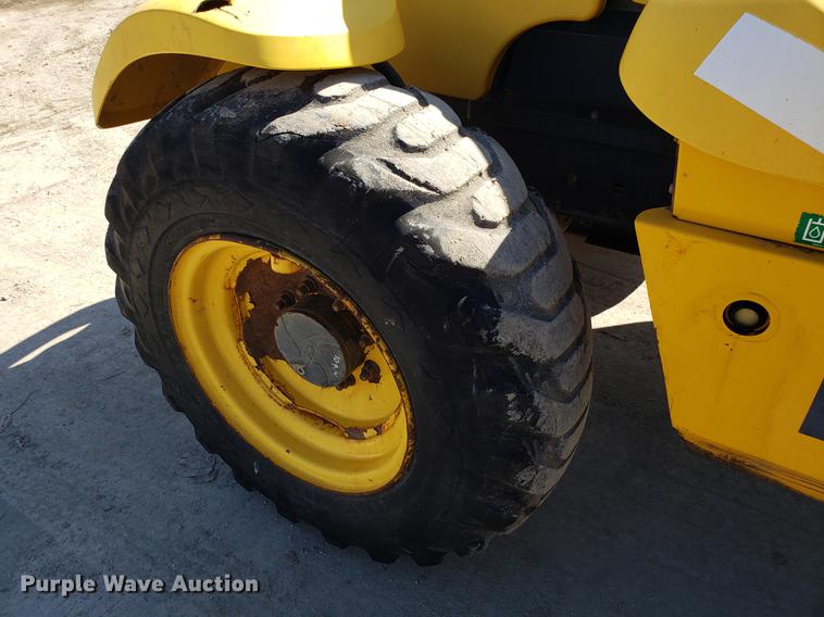 image for item DF3336 New Holland LM430 telehandler