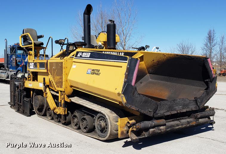 image for item DF3360 2002 Caterpillar AP-1055B paver