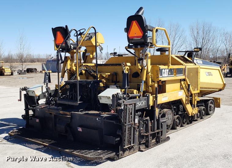 image for item DF3360 2002 Caterpillar AP-1055B paver