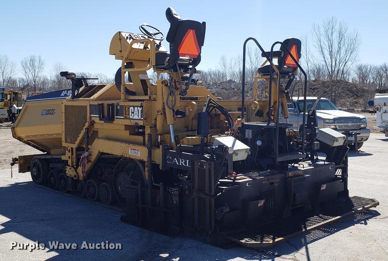 image for item DF3360 2002 Caterpillar AP-1055B paver