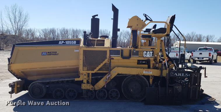 image for item DF3360 2002 Caterpillar AP-1055B paver