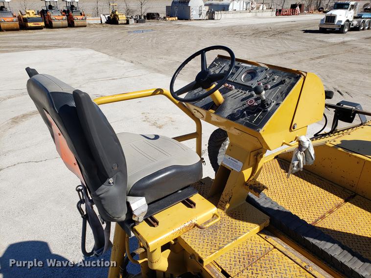 image for item DF3360 2002 Caterpillar AP-1055B paver