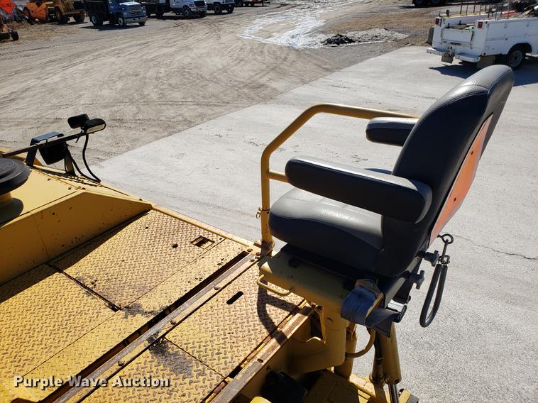 image for item DF3360 2002 Caterpillar AP-1055B paver