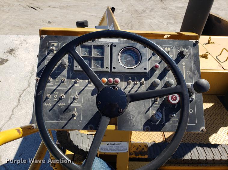 image for item DF3360 2002 Caterpillar AP-1055B paver