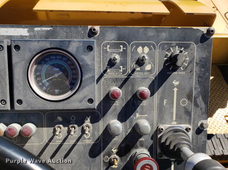 image for item DF3360 2002 Caterpillar AP-1055B paver