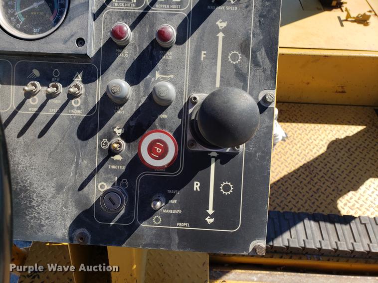 image for item DF3360 2002 Caterpillar AP-1055B paver