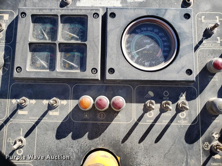 image for item DF3360 2002 Caterpillar AP-1055B paver