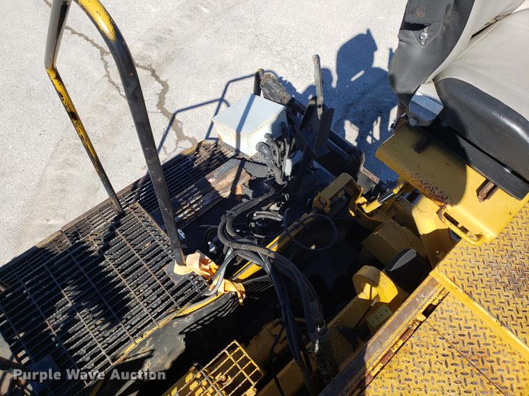 image for item DF3360 2002 Caterpillar AP-1055B paver