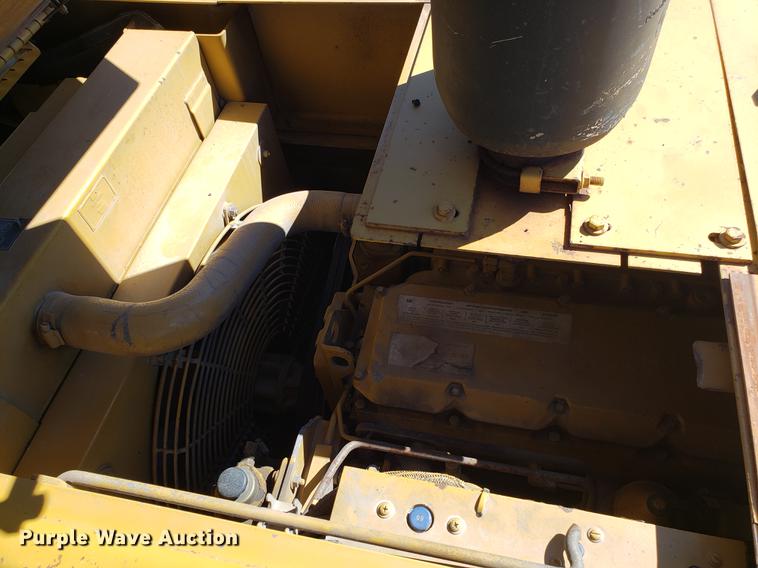 image for item DF3360 2002 Caterpillar AP-1055B paver