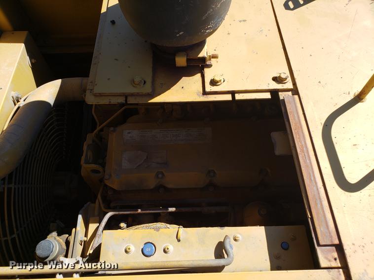 image for item DF3360 2002 Caterpillar AP-1055B paver