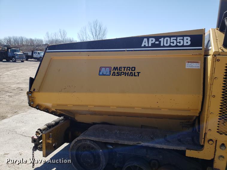 image for item DF3360 2002 Caterpillar AP-1055B paver