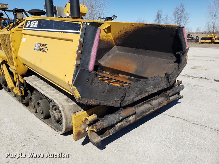 image for item DF3360 2002 Caterpillar AP-1055B paver