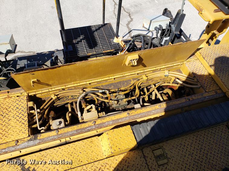 image for item DF3360 2002 Caterpillar AP-1055B paver