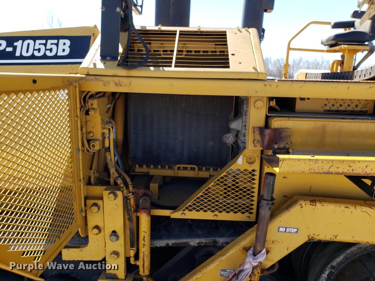 image for item DF3360 2002 Caterpillar AP-1055B paver