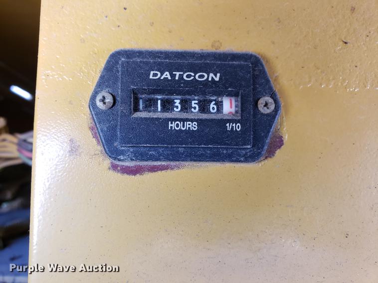 image for item DF3360 2002 Caterpillar AP-1055B paver