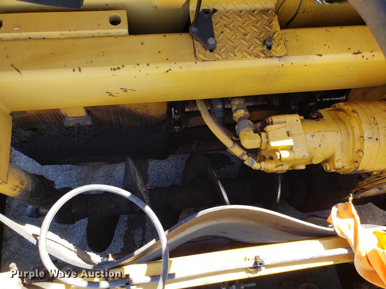 image for item DF3360 2002 Caterpillar AP-1055B paver