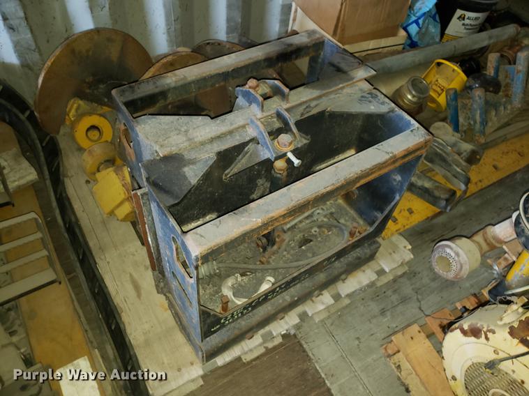 image for item DF3360 2002 Caterpillar AP-1055B paver