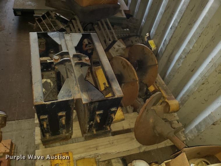 image for item DF3360 2002 Caterpillar AP-1055B paver