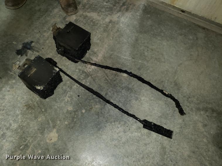 image for item DF3360 2002 Caterpillar AP-1055B paver