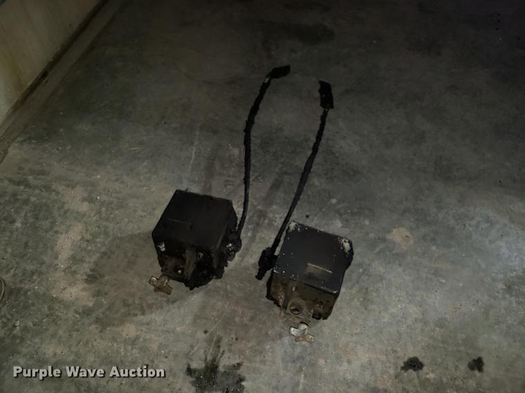 image for item DF3360 2002 Caterpillar AP-1055B paver