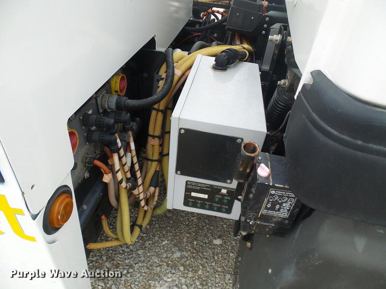 image for item DF7152 2010 Smith utility bed truck