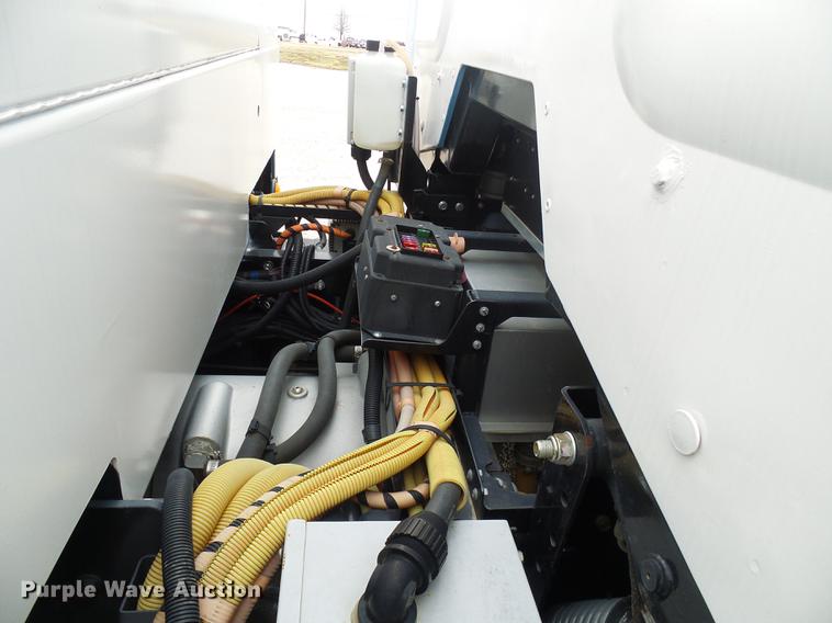 image for item DF7152 2010 Smith utility bed truck