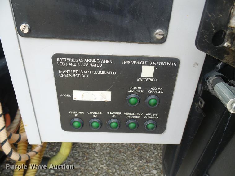 image for item DF7152 2010 Smith utility bed truck