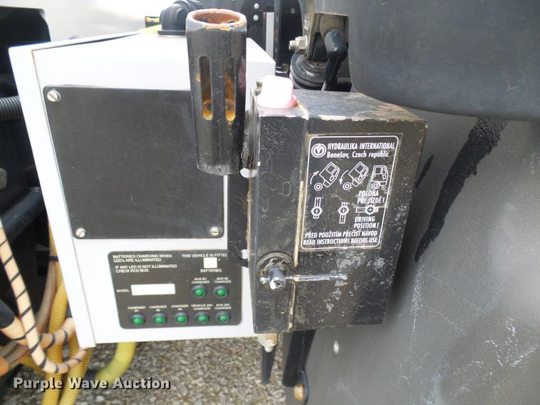 image for item DF7152 2010 Smith utility bed truck