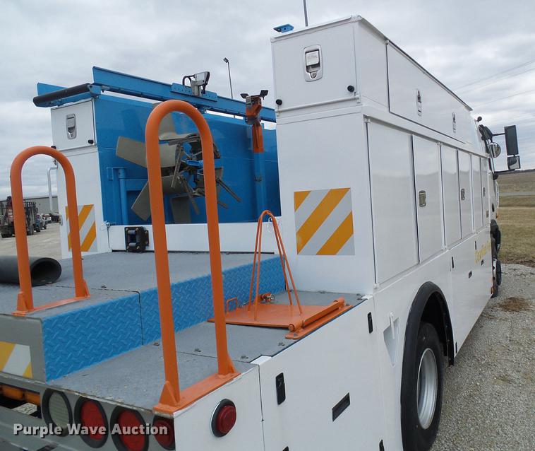 image for item DF7152 2010 Smith utility bed truck