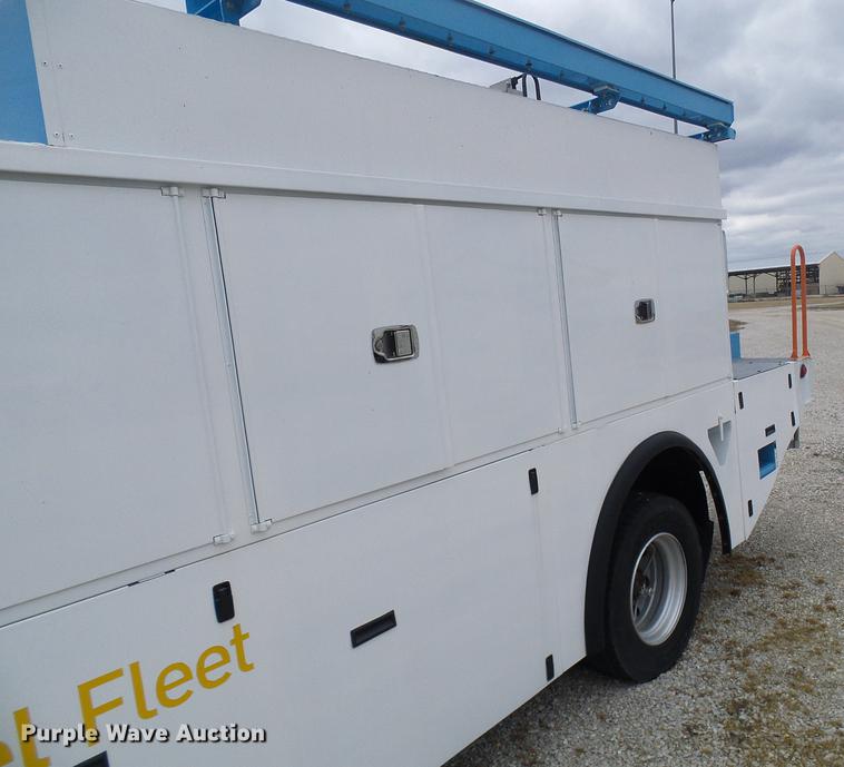 image for item DF7152 2010 Smith utility bed truck