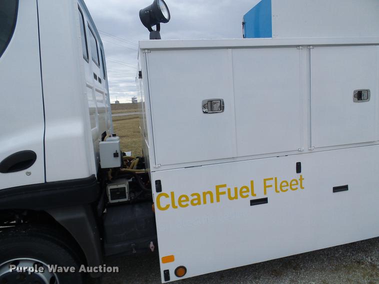 image for item DF7152 2010 Smith utility bed truck