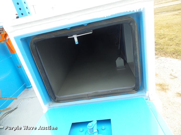 image for item DF7152 2010 Smith utility bed truck